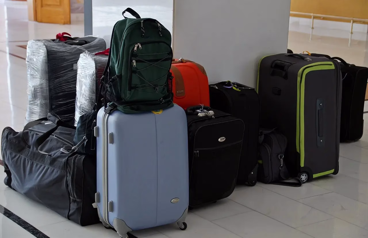 suitcase 811122 1280
